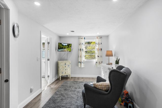 438 Reservoir St, Holden, MA 01520