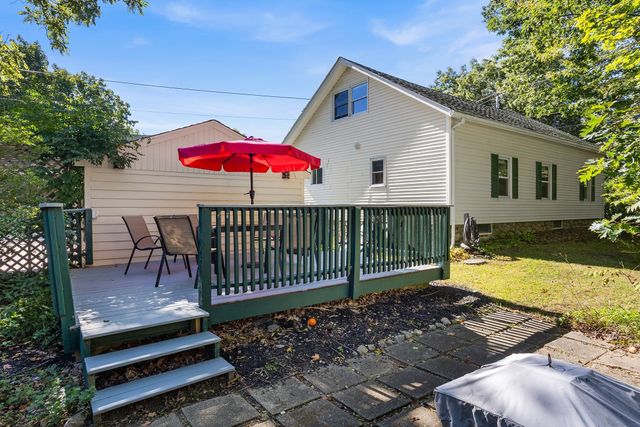 438 Reservoir St, Holden, MA 01520