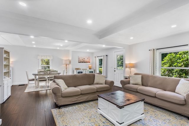 438 Reservoir St, Holden, MA 01520