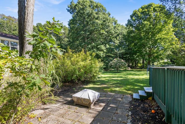 438 Reservoir St, Holden, MA 01520
