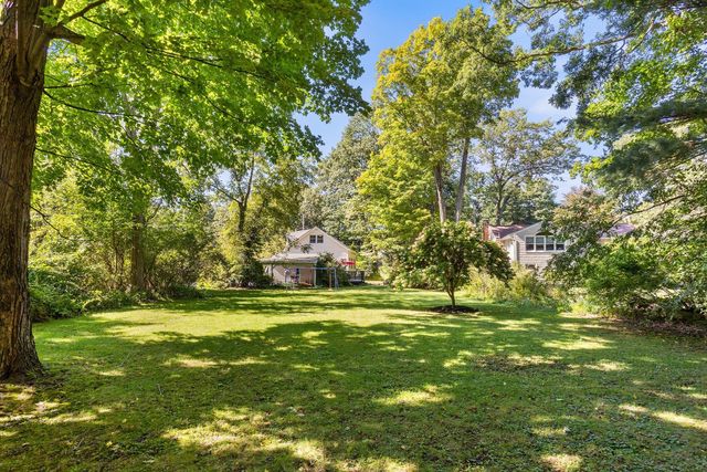 438 Reservoir St, Holden, MA 01520