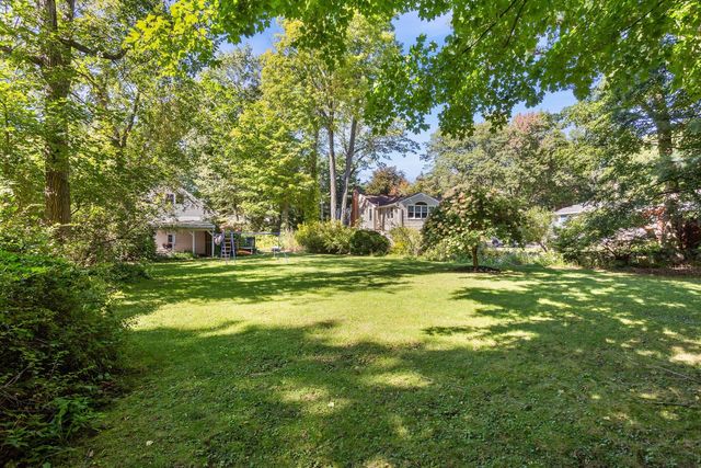 438 Reservoir St, Holden, MA 01520