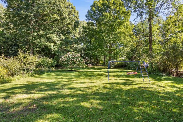 438 Reservoir St, Holden, MA 01520