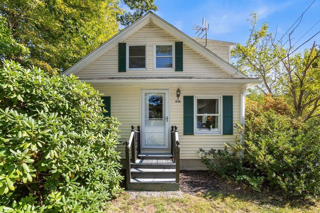 438 Reservoir St, Holden, MA 01520