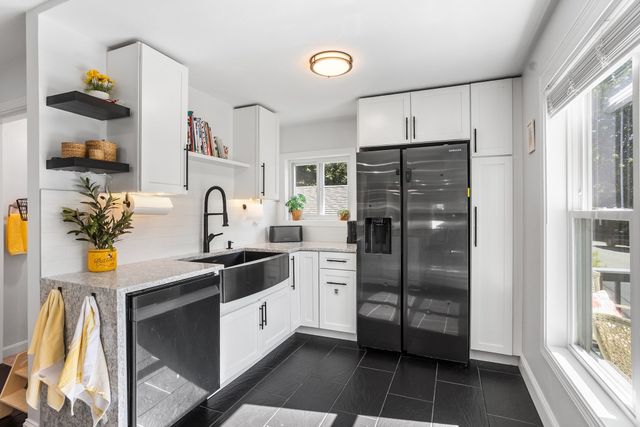 438 Reservoir St, Holden, MA 01520