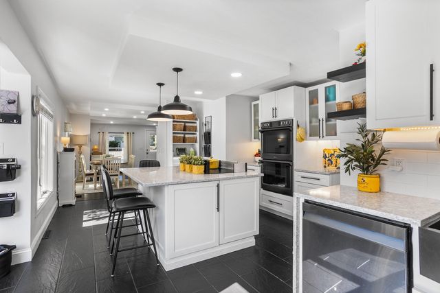 438 Reservoir St, Holden, MA 01520