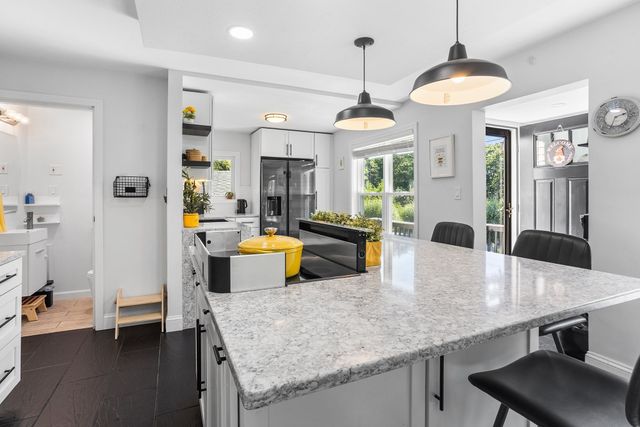 438 Reservoir St, Holden, MA 01520