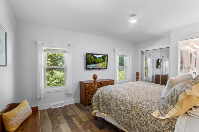 438 Reservoir St, Holden, MA 01520