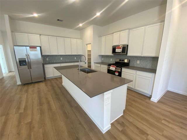 9107 Long Fin Drive, Baytown, TX 77521