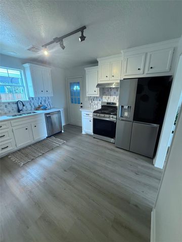 5828 Avenue T, Galveston, TX 77551