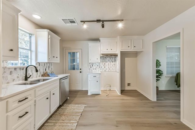 5828 Avenue T, Galveston, TX 77551