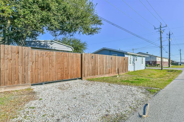 5828 Avenue T, Galveston, TX 77551