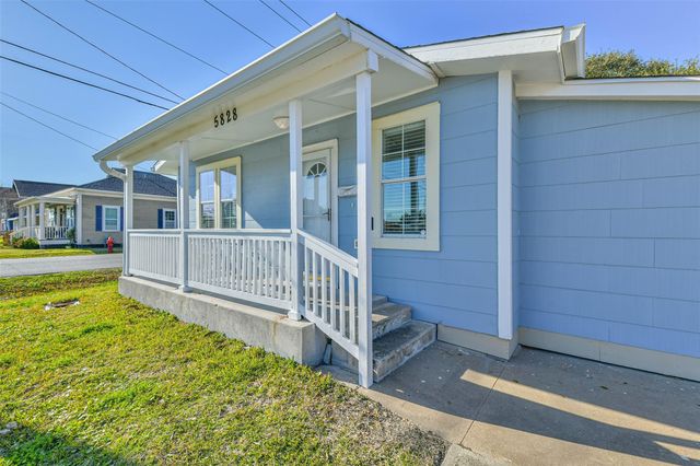 5828 Avenue T, Galveston, TX 77551