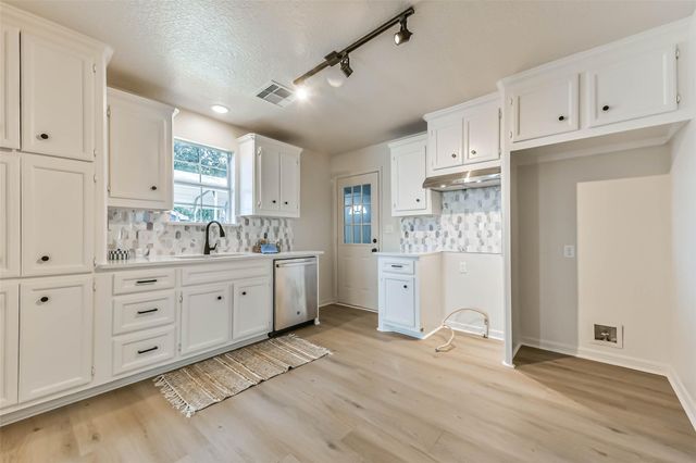 5828 Avenue T, Galveston, TX 77551