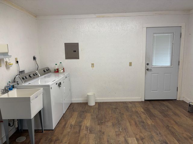 2500 Dorough Rd, Karnack, TX 75661