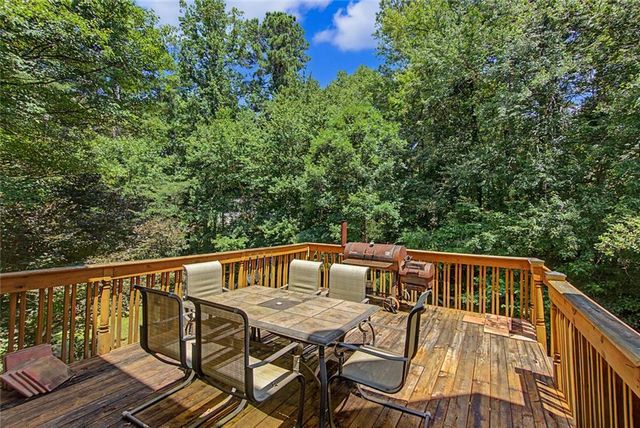 6028 Wyndham Woods Drive, Powder Springs, GA 30127