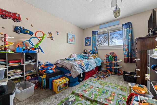 809 Ridgeway DRIVE, Pewaukee, WI 53072