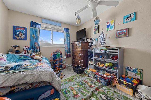 809 Ridgeway DRIVE, Pewaukee, WI 53072