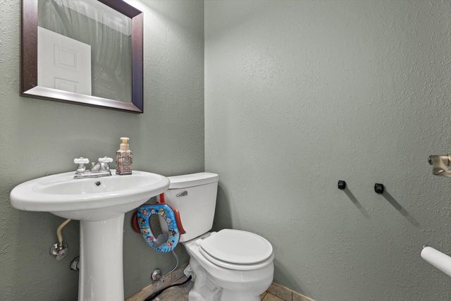 809 Ridgeway DRIVE, Pewaukee, WI 53072