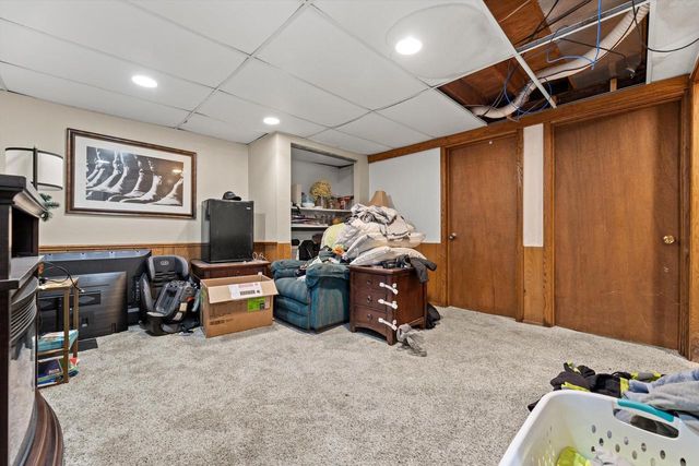 809 Ridgeway DRIVE, Pewaukee, WI 53072