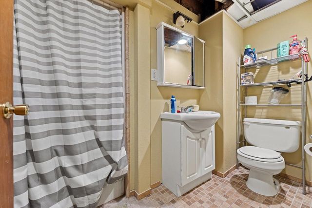 809 Ridgeway DRIVE, Pewaukee, WI 53072