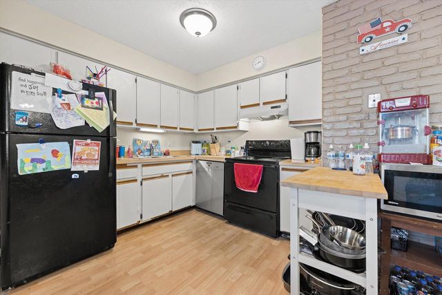 809 Ridgeway DRIVE, Pewaukee, WI 53072