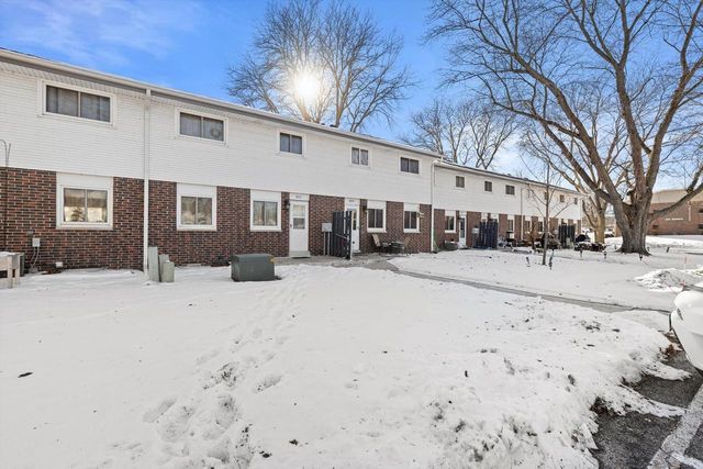 809 Ridgeway DRIVE, Pewaukee, WI 53072