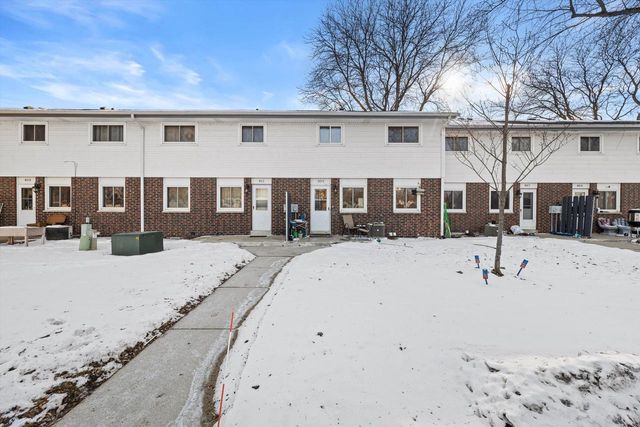 809 Ridgeway DRIVE, Pewaukee, WI 53072