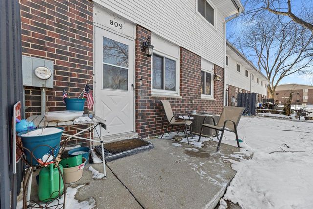 809 Ridgeway DRIVE, Pewaukee, WI 53072