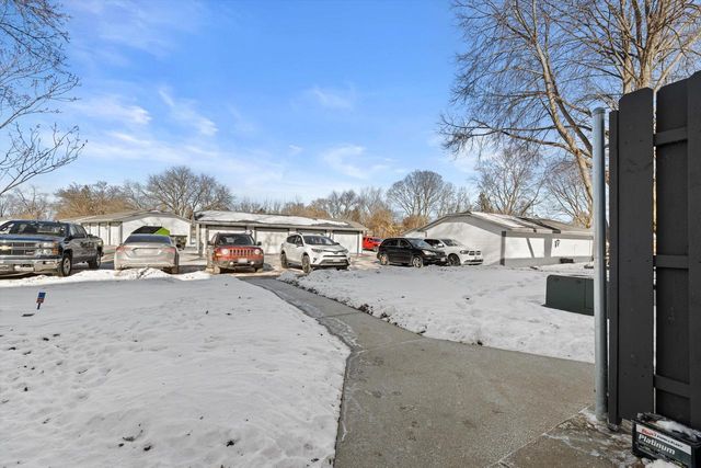 809 Ridgeway DRIVE, Pewaukee, WI 53072