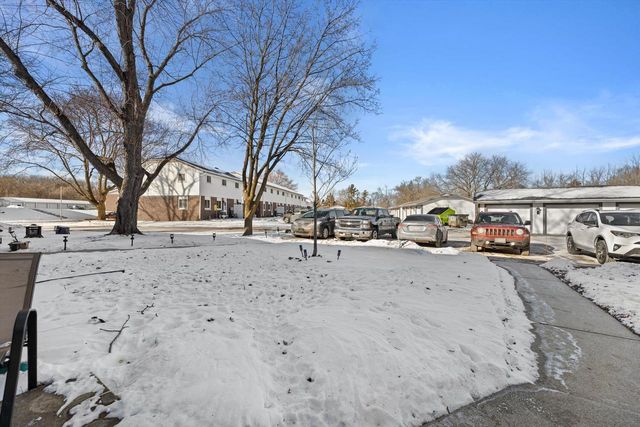 809 Ridgeway DRIVE, Pewaukee, WI 53072