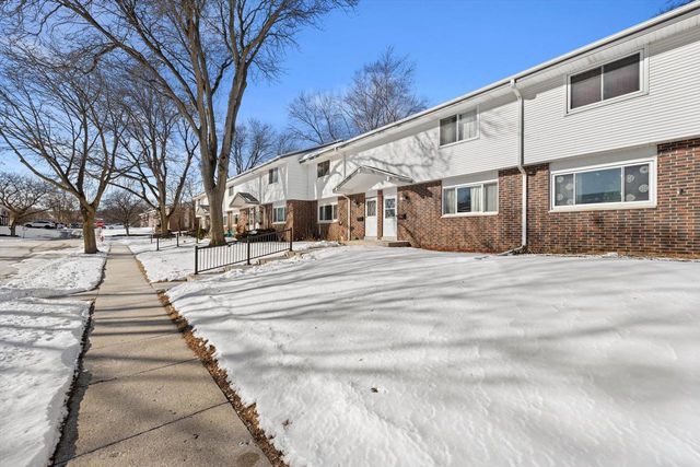 809 Ridgeway DRIVE, Pewaukee, WI 53072