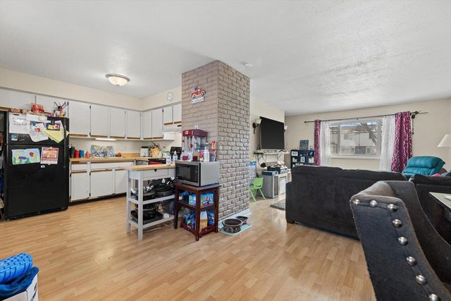 809 Ridgeway DRIVE, Pewaukee, WI 53072