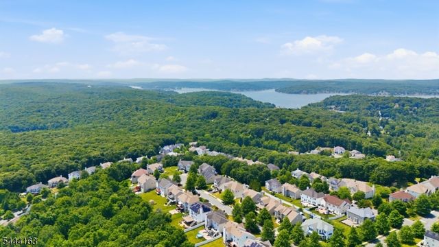 918 Timberline Dr, Jefferson Twp., NJ 07849
