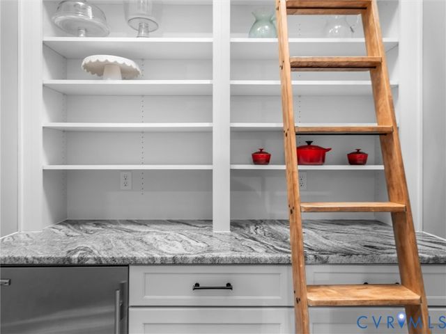 1719 Tulip Hill Dr, Midlothian, VA 23112
