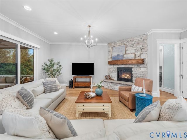 1719 Tulip Hill Dr, Midlothian, VA 23112