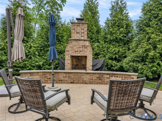 1719 Tulip Hill Dr, Midlothian, VA 23112