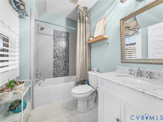 1719 Tulip Hill Dr, Midlothian, VA 23112