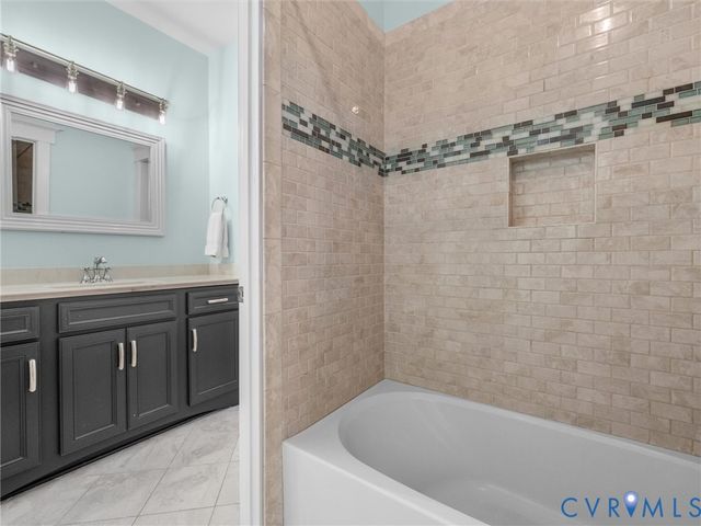 1719 Tulip Hill Dr, Midlothian, VA 23112