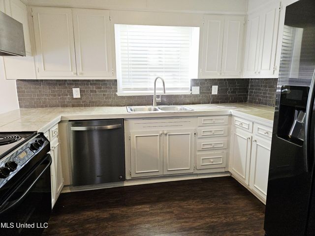 1431 Tracewood Drive, Jackson, MS 39211