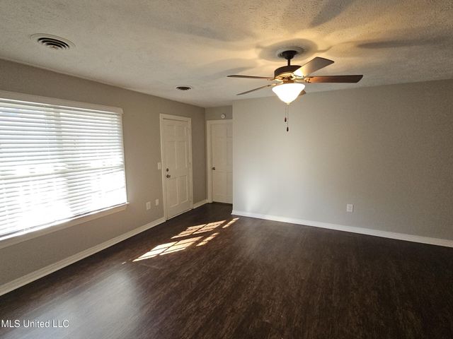 1431 Tracewood Drive, Jackson, MS 39211