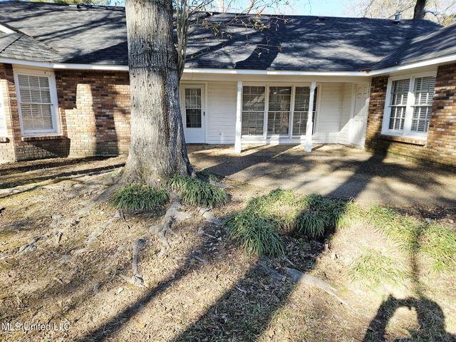 1431 Tracewood Drive, Jackson, MS 39211