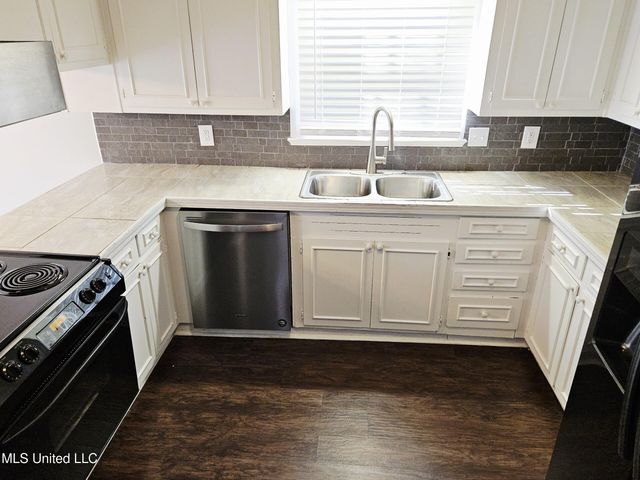 1431 Tracewood Drive, Jackson, MS 39211