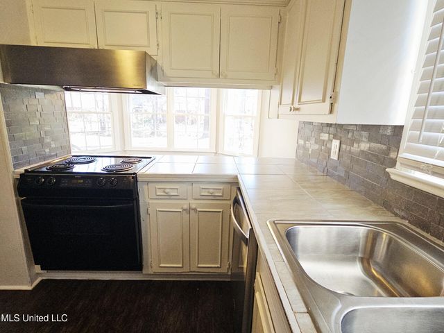 1431 Tracewood Drive, Jackson, MS 39211