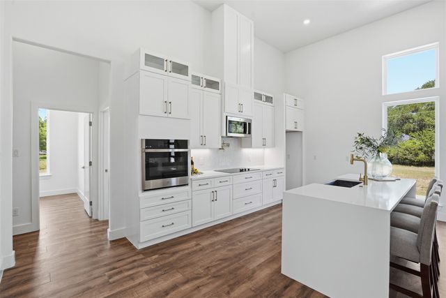 2304 Candlestick Drive, Granbury, TX 76049