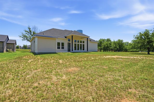 2304 Candlestick Drive, Granbury, TX 76049