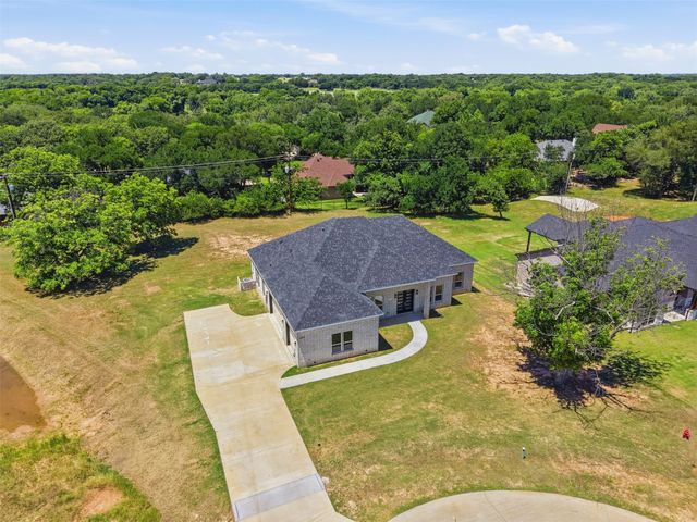 2304 Candlestick Drive, Granbury, TX 76049