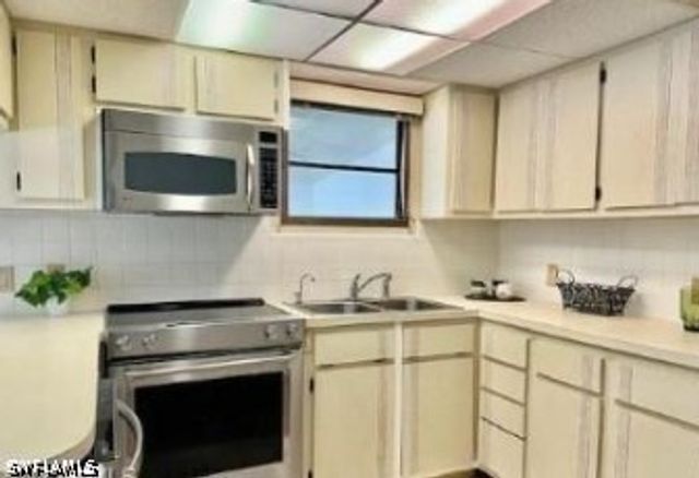 5 Bass LN 5, Naples, FL 34114