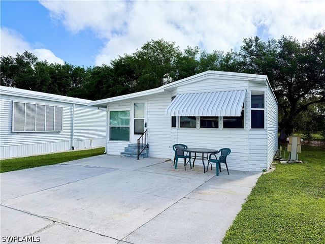 5 Bass LN 5, Naples, FL 34114