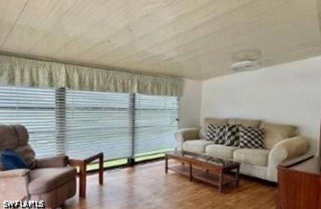 5 Bass LN 5, Naples, FL 34114